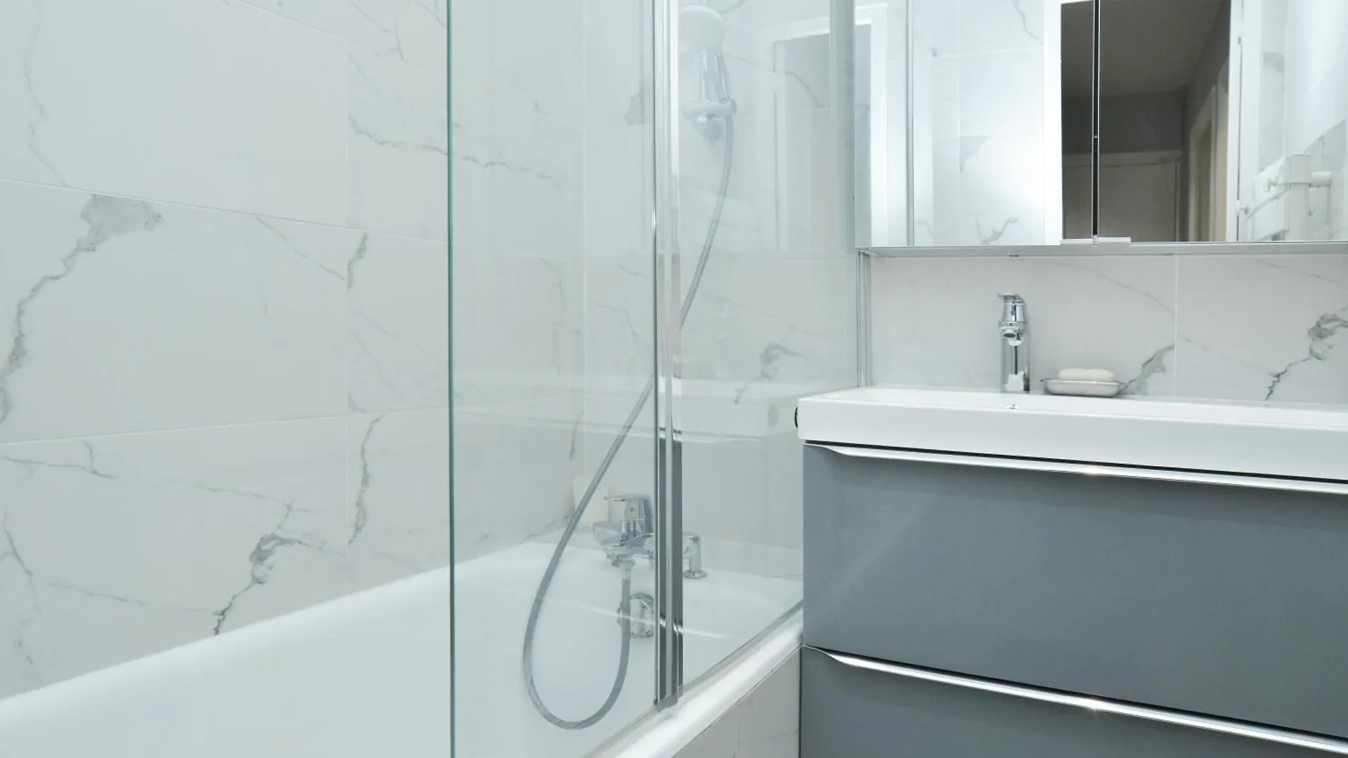 Apartment -votre Nid Familial Parisien - Batignolles